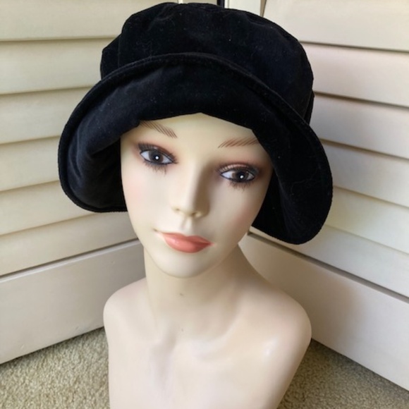 Black Velvet Cloche Hat - Picture 4 of 12